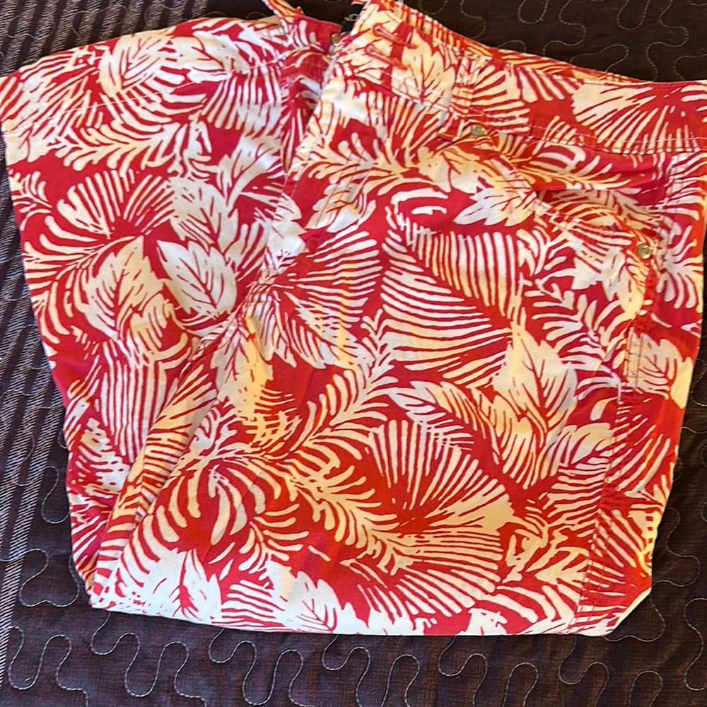 Tropical Red and White Capris